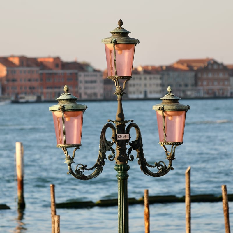 10. Venise : A la lueur des lampadaires en candélabres