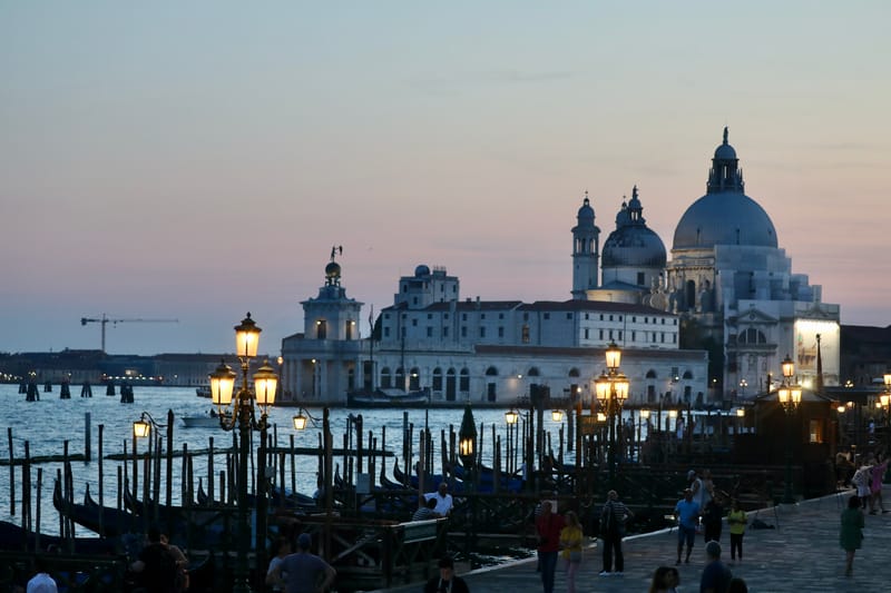 10. Venise : A la lueur des lampadaires en candélabres