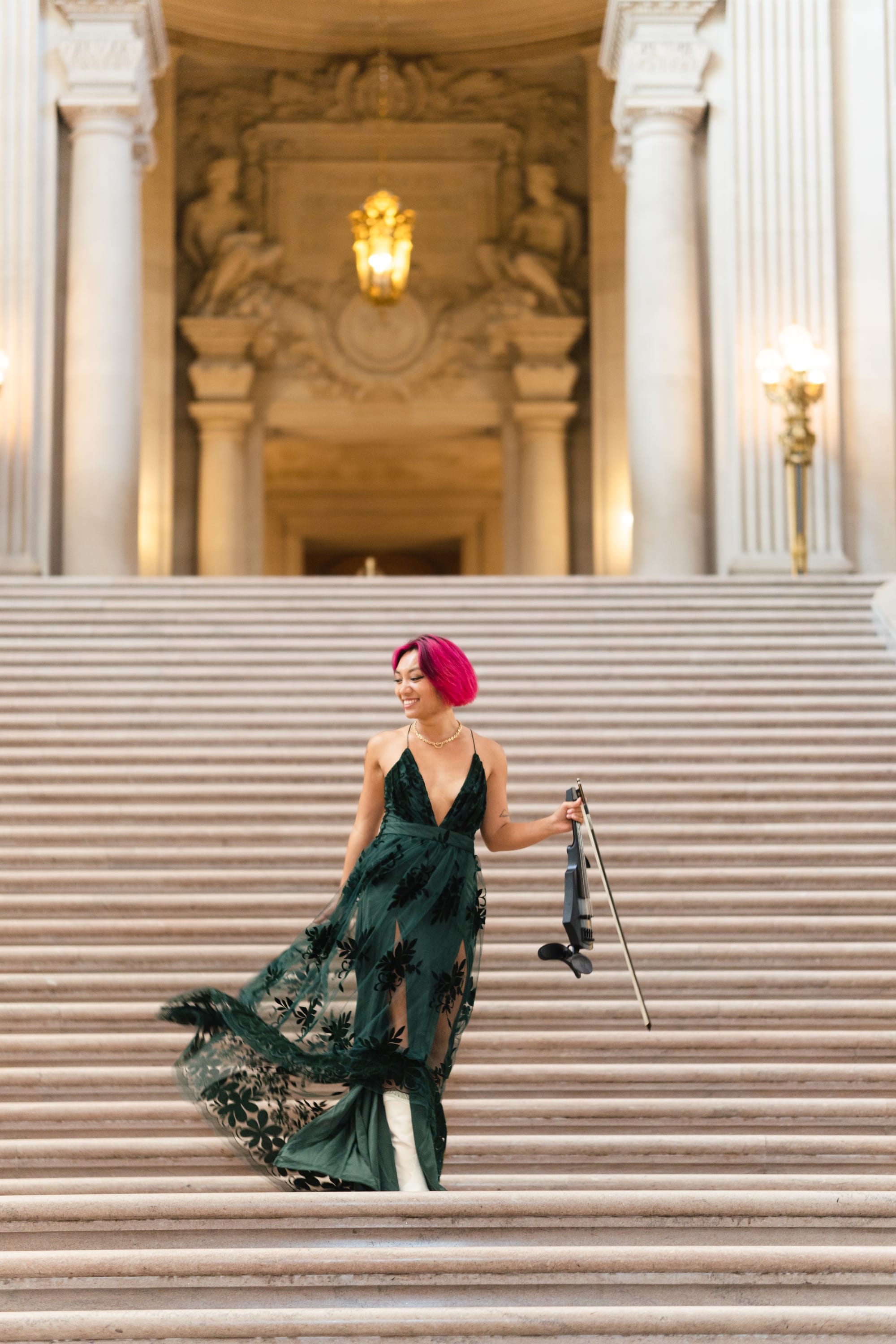 The glory of historical architecture meet the musician