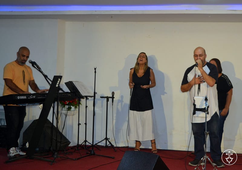 A PÁSCOA - ELE VIVE