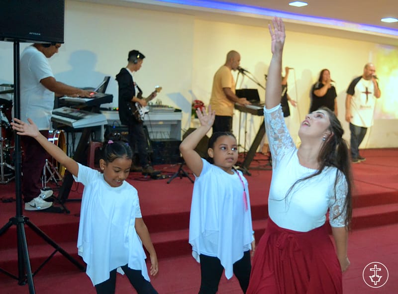 A PÁSCOA - ELE VIVE