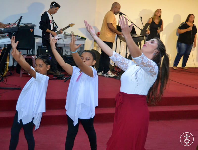 A PÁSCOA - ELE VIVE