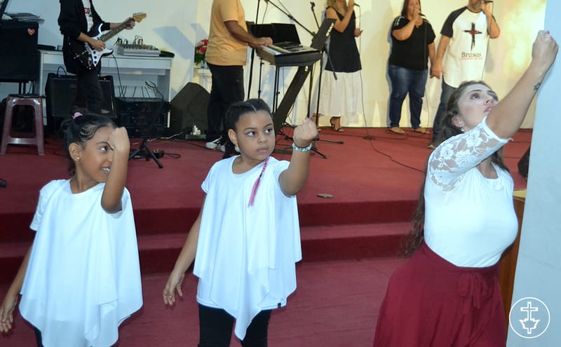 A PÁSCOA - ELE VIVE