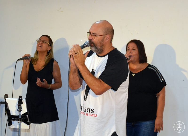 A PÁSCOA - ELE VIVE