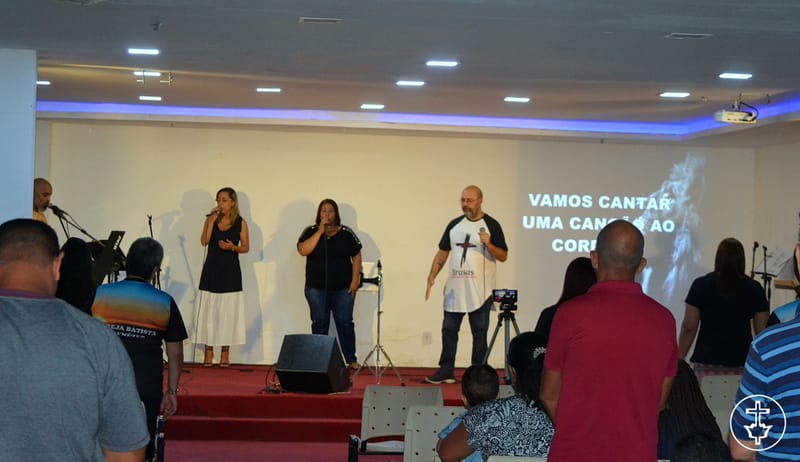 A PÁSCOA - ELE VIVE