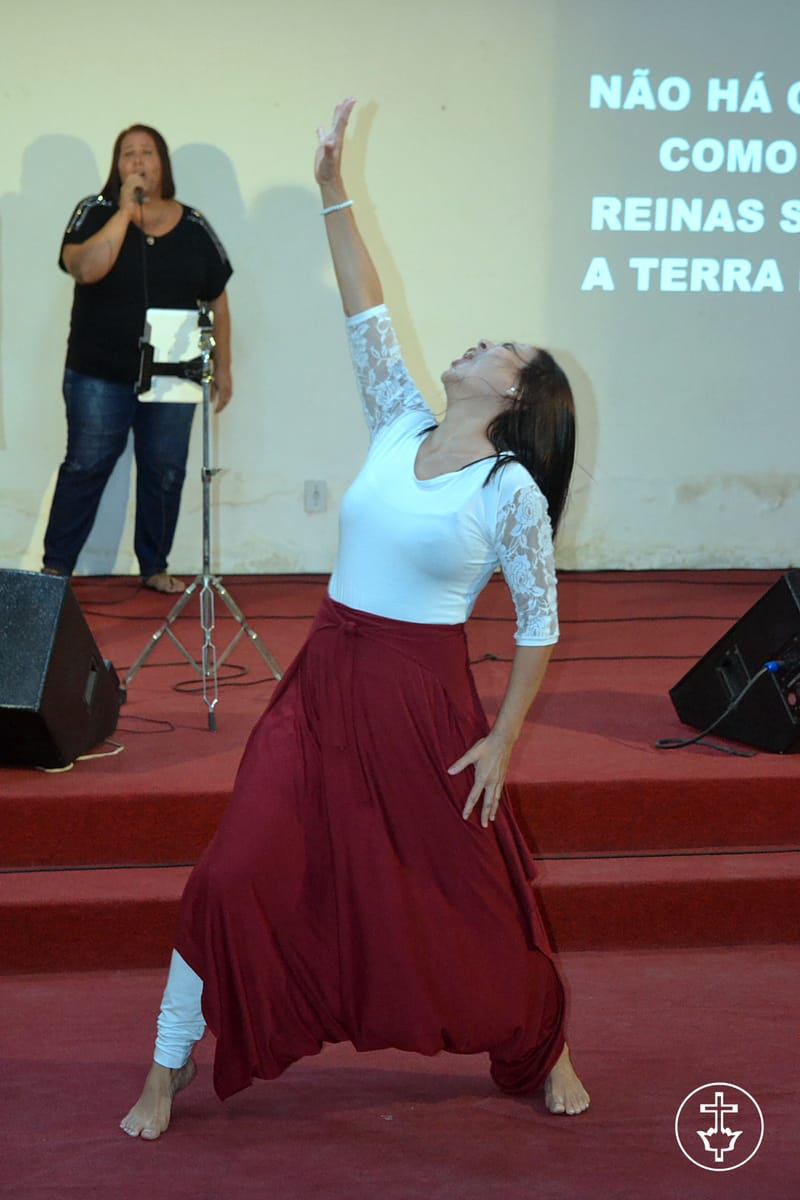 A PÁSCOA - ELE VIVE