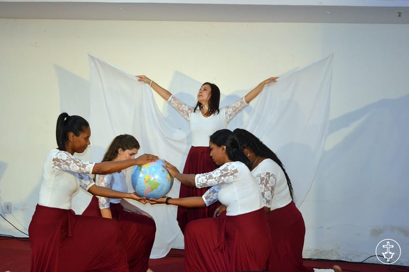 A PÁSCOA - ELE VIVE