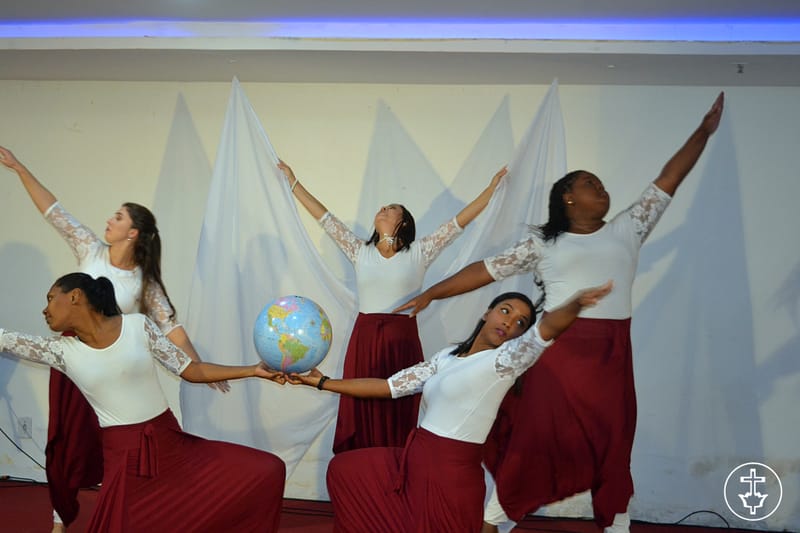 A PÁSCOA - ELE VIVE