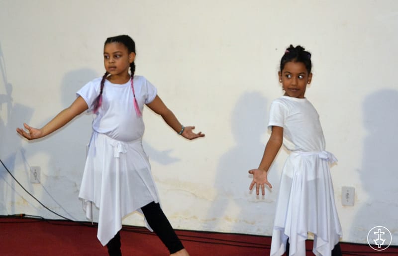 A PÁSCOA - ELE VIVE