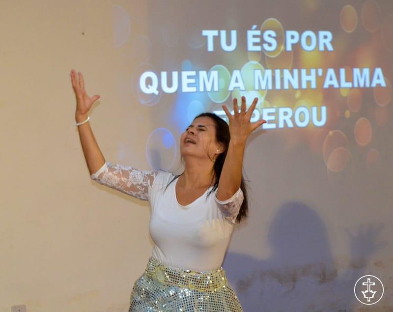 A PÁSCOA - ELE VIVE