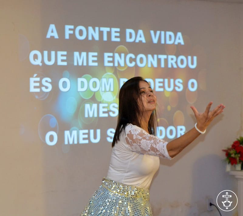 A PÁSCOA - ELE VIVE