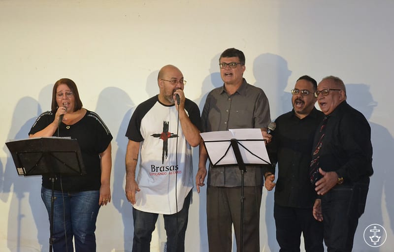 A PÁSCOA - ELE VIVE