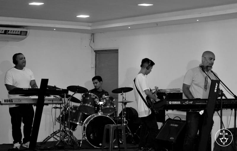 A PÁSCOA - ELE VIVE