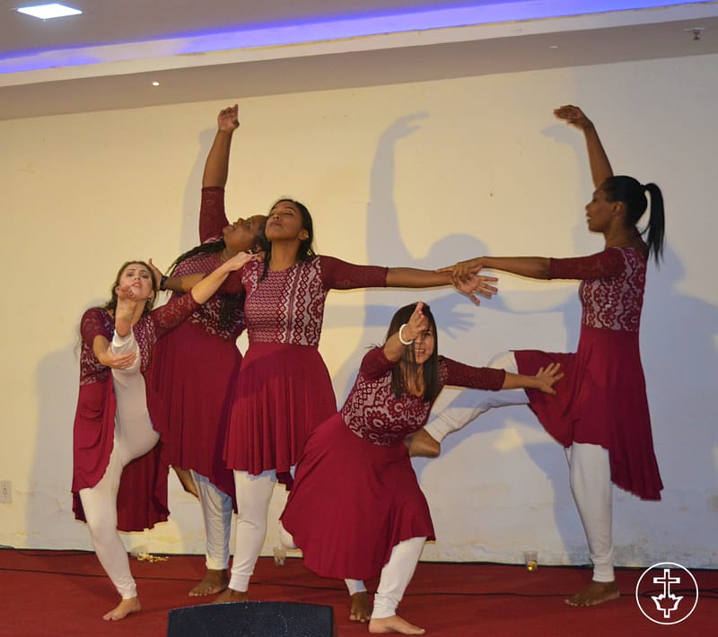 A PÁSCOA - ELE VIVE