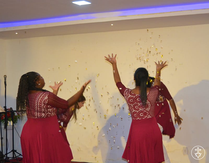 A PÁSCOA - ELE VIVE