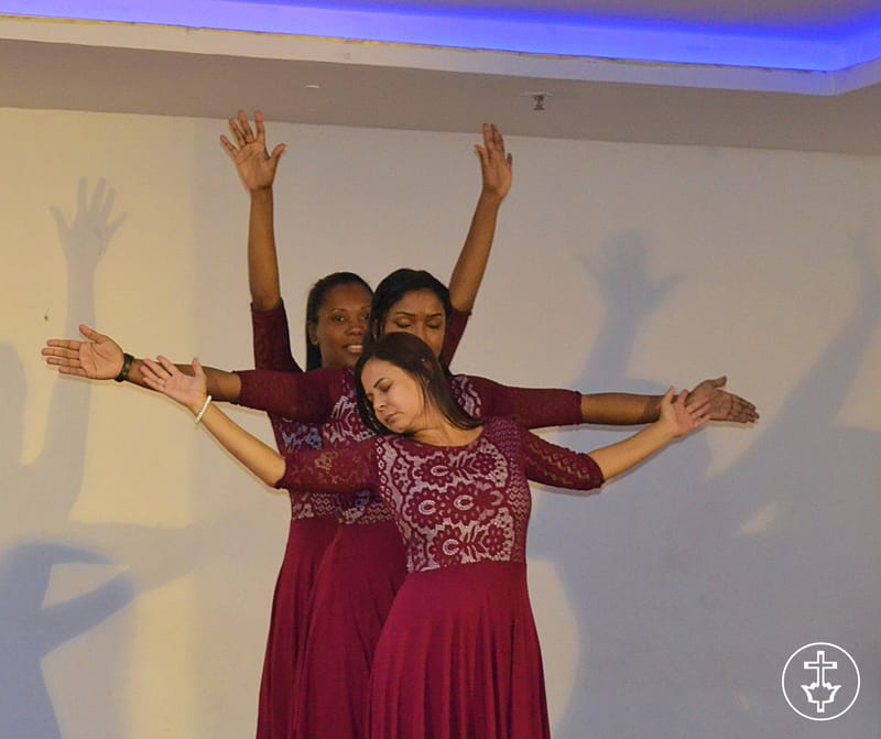 A PÁSCOA - ELE VIVE