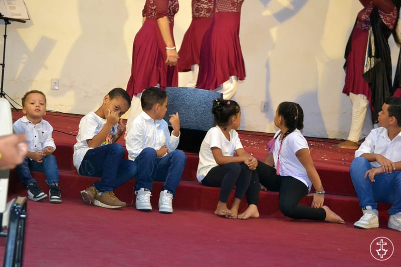 A PÁSCOA - ELE VIVE