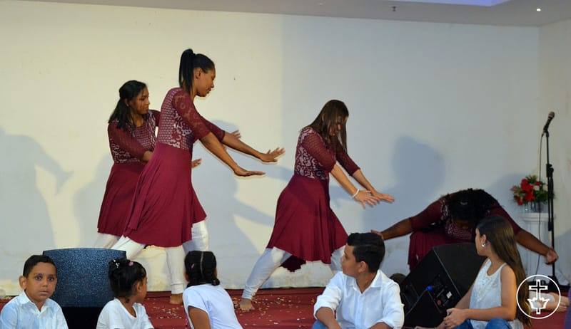 A PÁSCOA - ELE VIVE