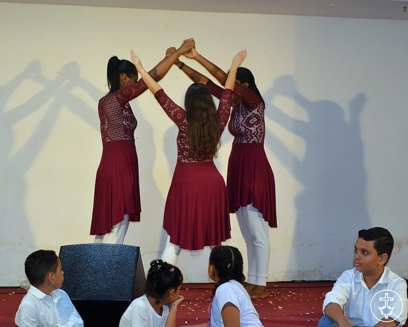 A PÁSCOA - ELE VIVE