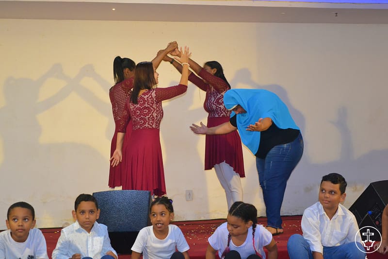 A PÁSCOA - ELE VIVE