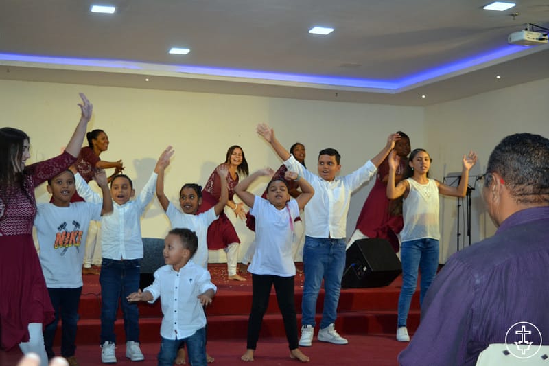 A PÁSCOA - ELE VIVE