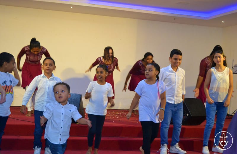 A PÁSCOA - ELE VIVE