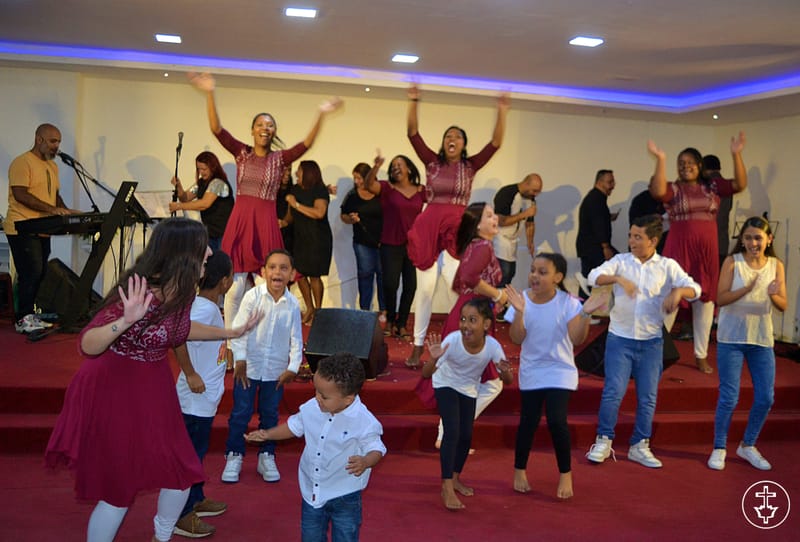 A PÁSCOA - ELE VIVE