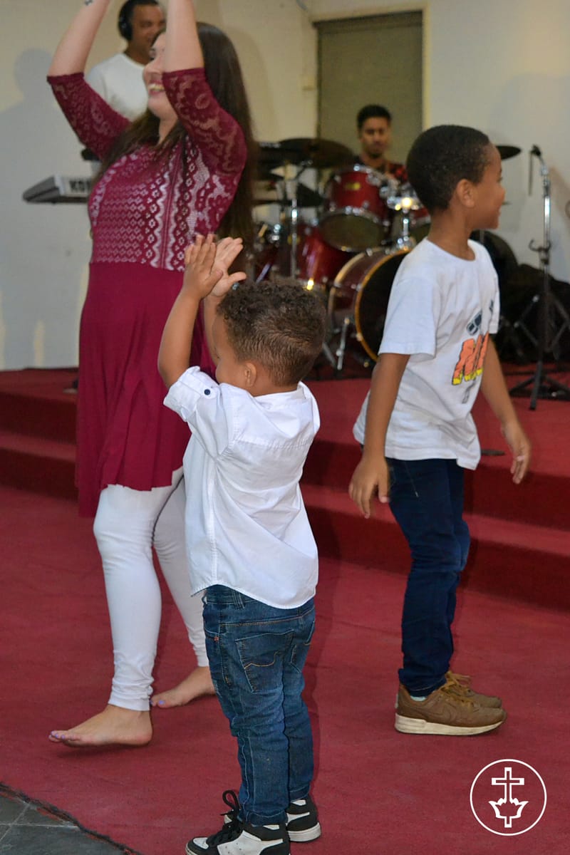 A PÁSCOA - ELE VIVE