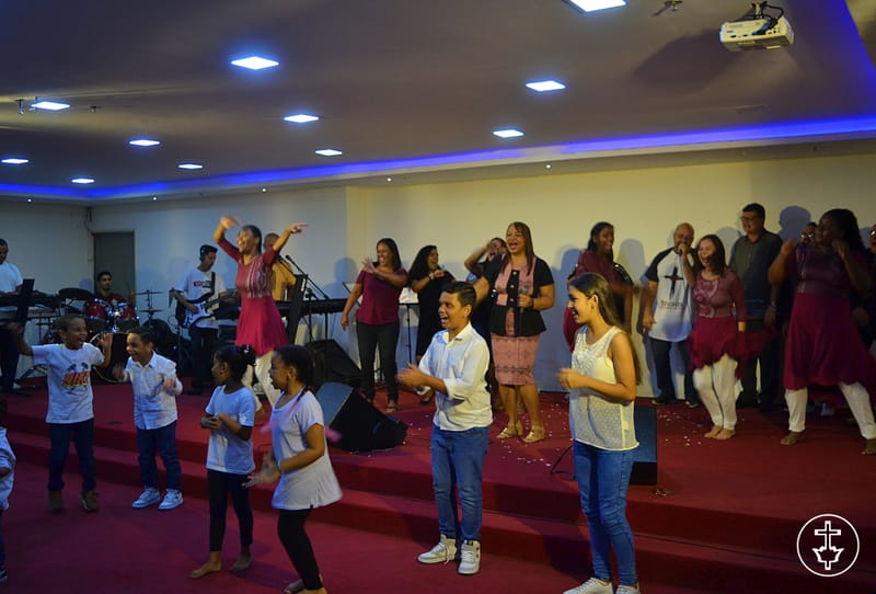 A PÁSCOA - ELE VIVE