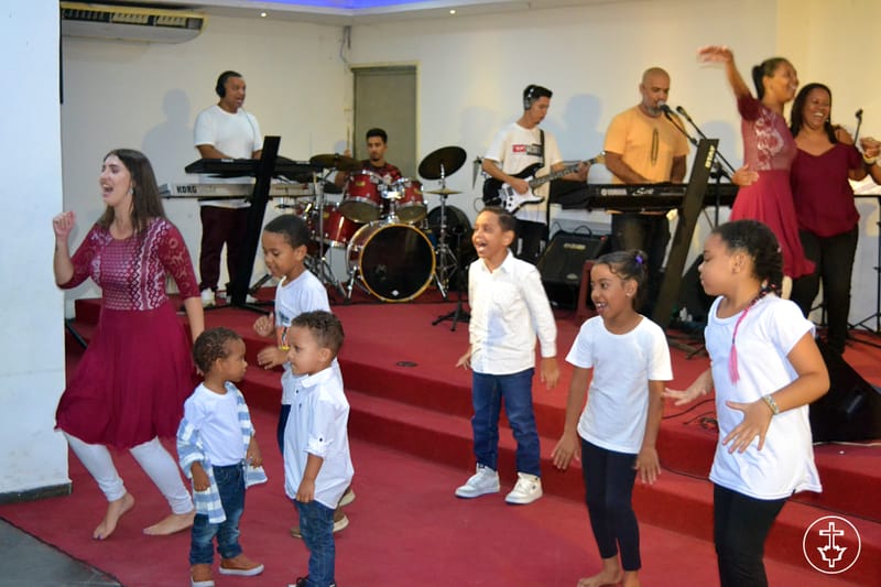 A PÁSCOA - ELE VIVE