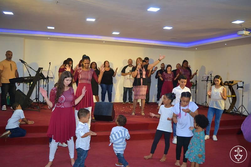 A PÁSCOA - ELE VIVE