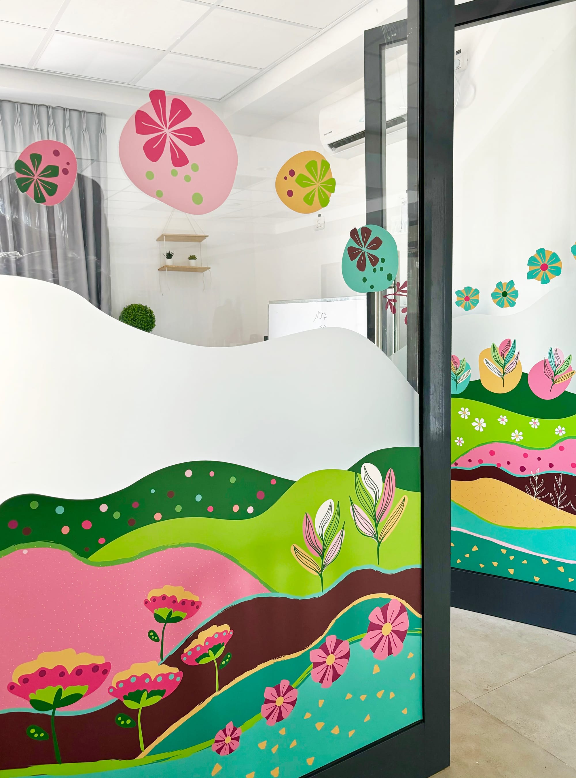 עיצוב ויטרינות זכוכית, בחדרים פרטניים בבית הספר