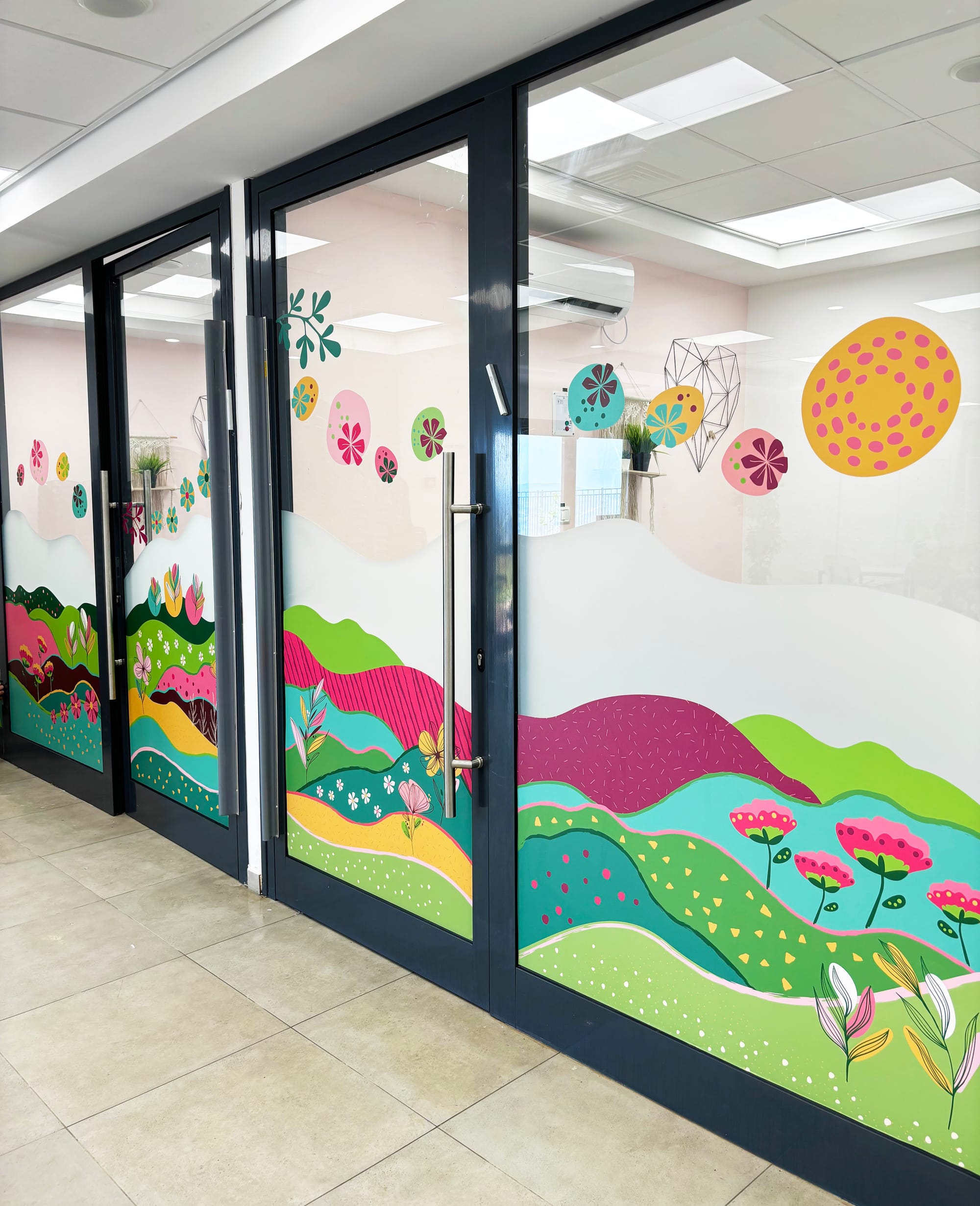 עיצוב ויטרינות זכוכית, בחדרים פרטניים בבית הספר