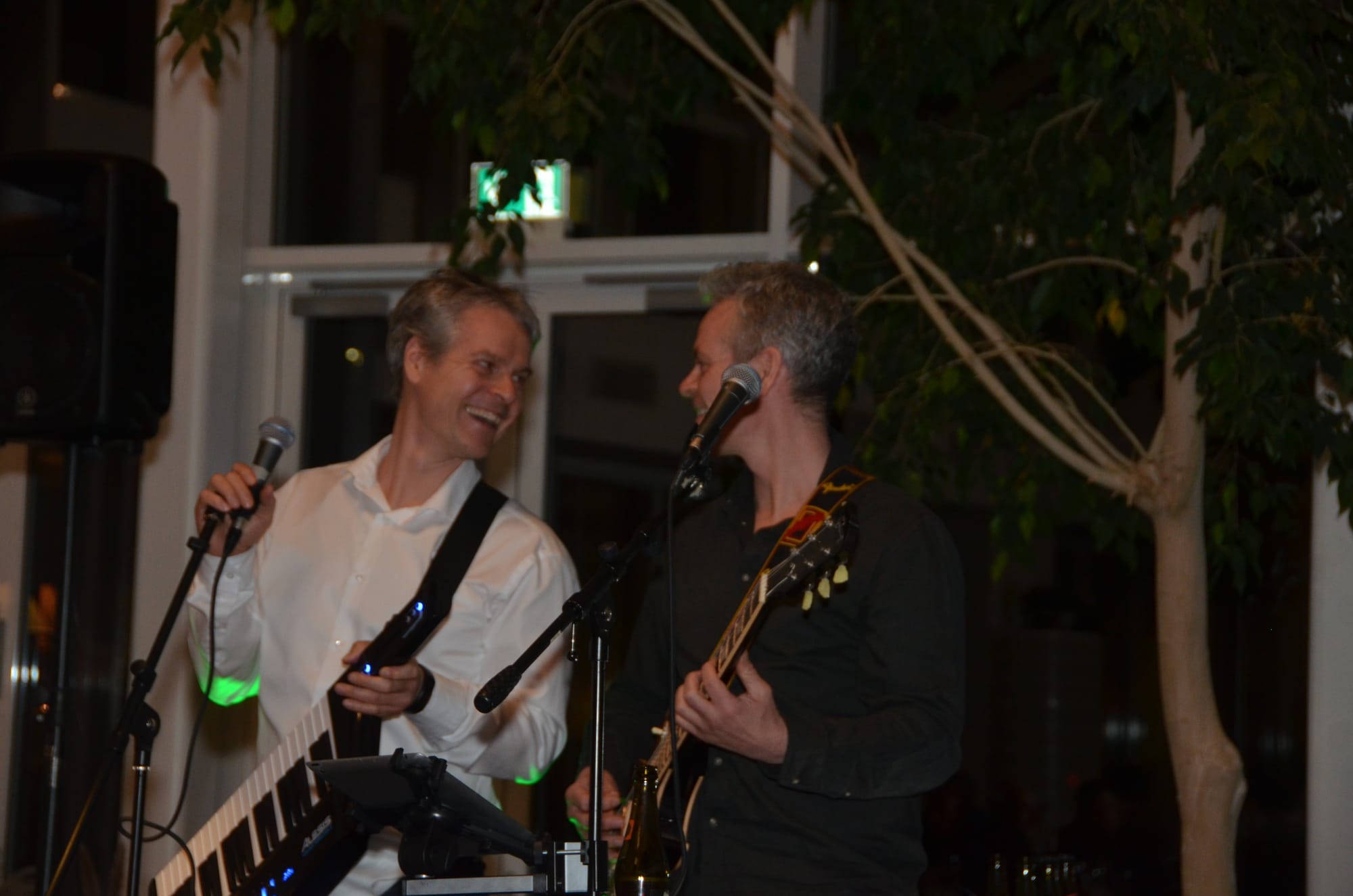 Optræden med quiz og band