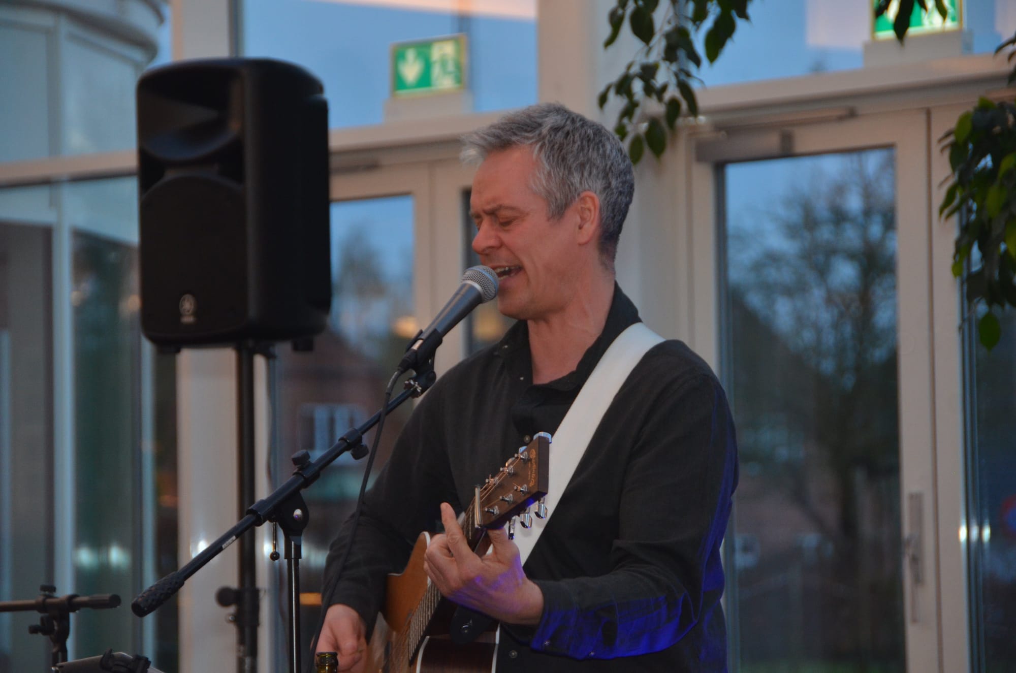 Optræden med quiz og band