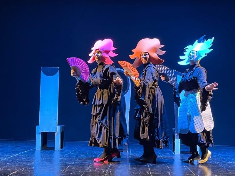 CENERENTOLA, UNA SCARPETTA PER TRE