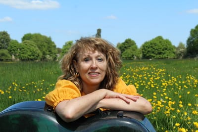 JOANNA BORRETT: UN VIAJE A TIERRAS ANCESTRALES