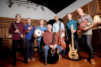 MARK VICKNESS INTERCONNECTED: TE TRANSPORTA A UN MUNDO DE FANTASÍA