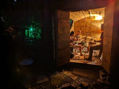 THE RIVER OTTERS: UN ESPACIO EN OTRO TIEMPO