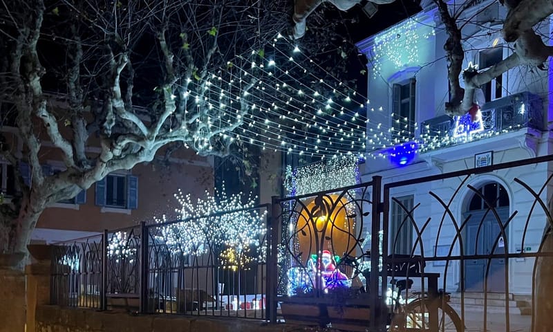 VILLAGE PROVENÇAUX - FRANCE