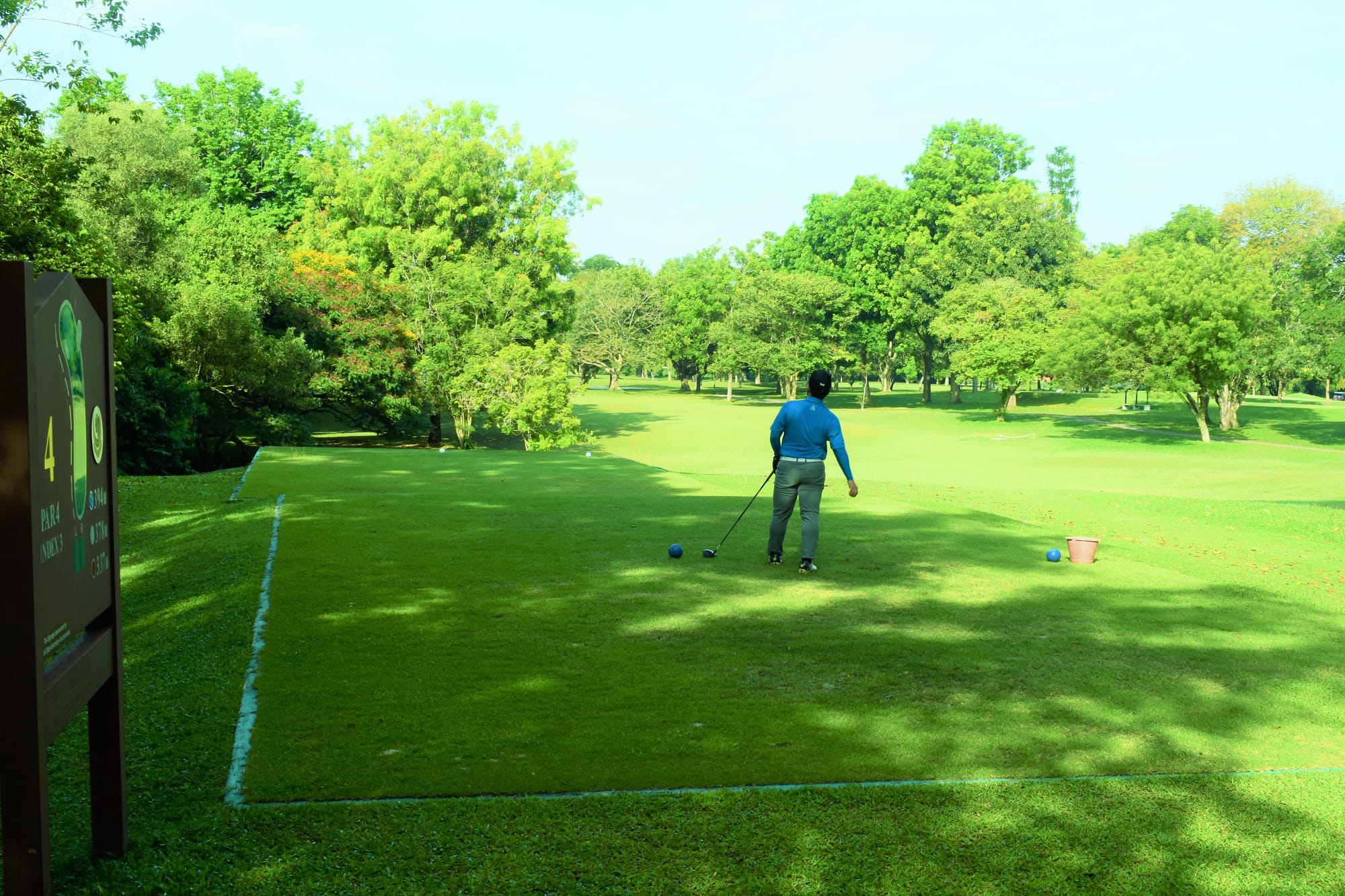 PAR 4 TEE-BOX HOLE 4