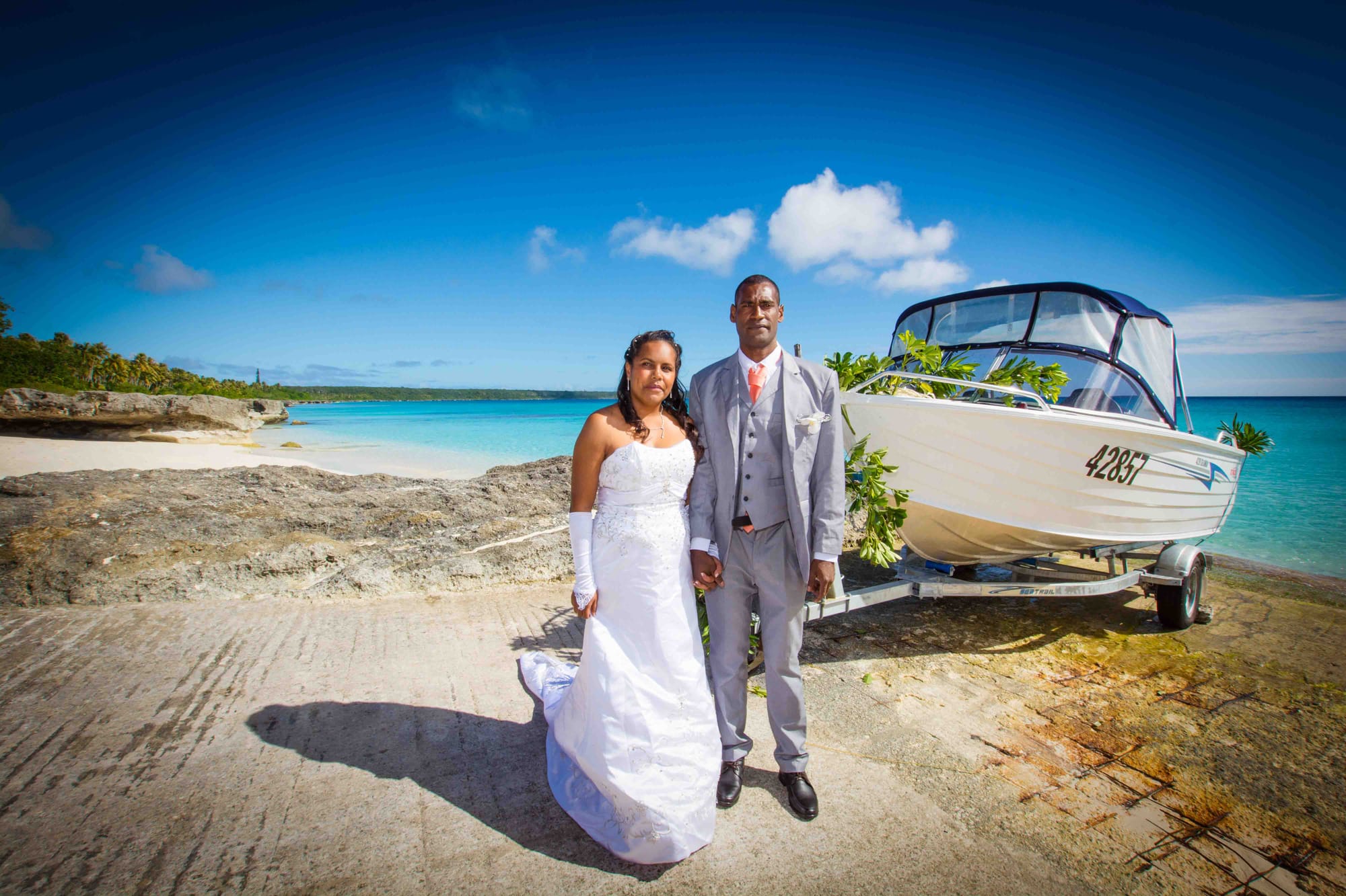 Un mariage Kanak envoûtant : Vibrations tribales et amour transcendant à Drueulu.