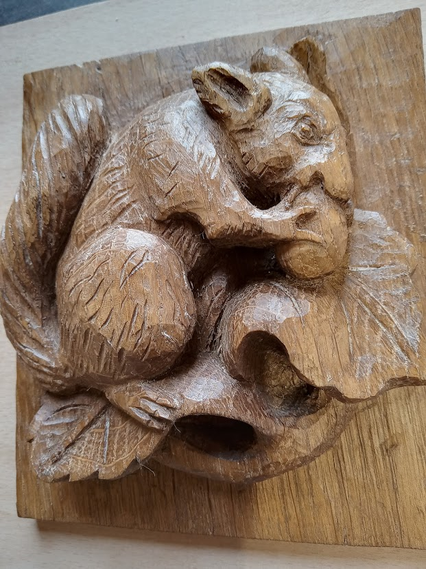 Squirrel misericord supporter