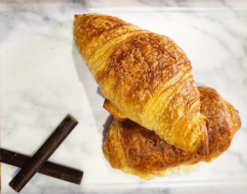 Chocolatine et croissant pur beurre