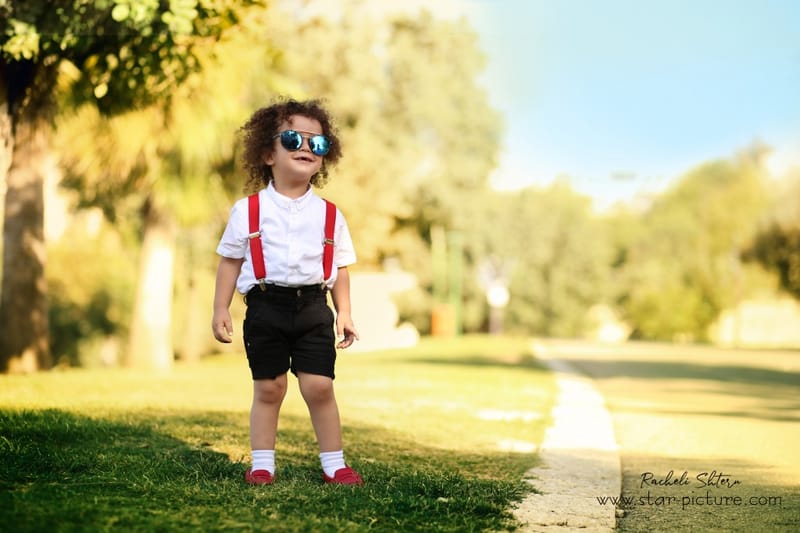 הטוהר הזה של הבונבון שבגזירת תלתל נהיה גבר קטן
