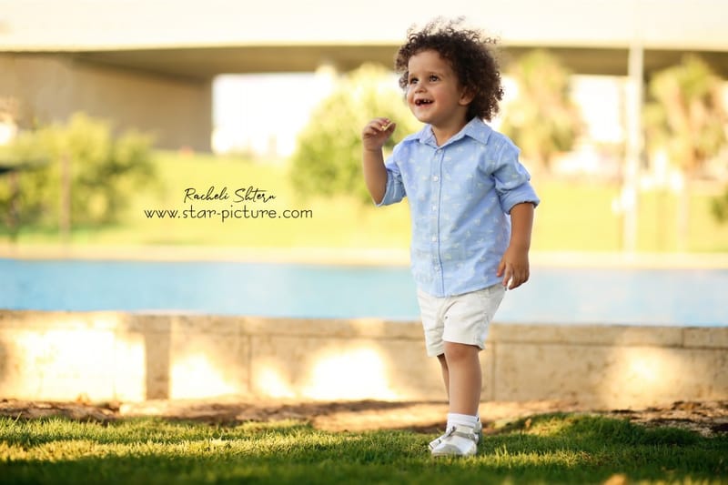 הטוהר הזה של הבונבון שבגזירת תלתל נהיה גבר קטן