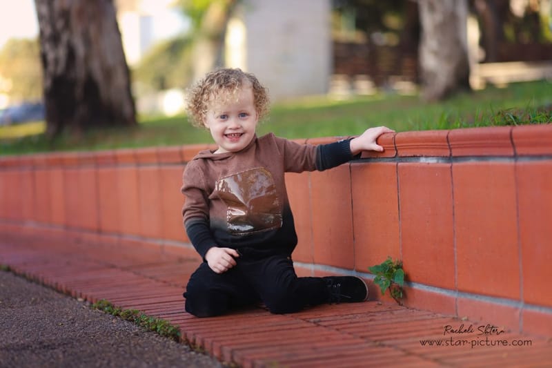 הטוהר הזה של הבונבון שבגזירת תלתל נהיה גבר קטן