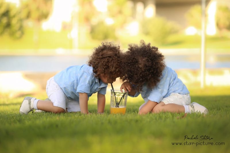 הטוהר הזה של הבונבון שבגזירת תלתל נהיה גבר קטן