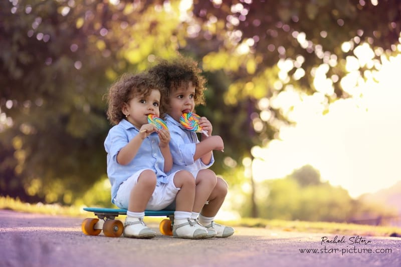 הטוהר הזה של הבונבון שבגזירת תלתל נהיה גבר קטן