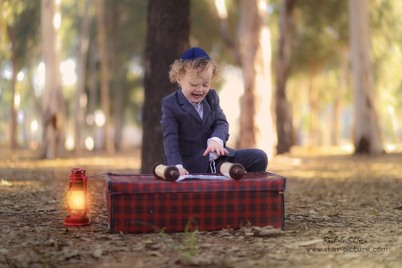 הטוהר הזה של הבונבון שבגזירת תלתל נהיה גבר קטן